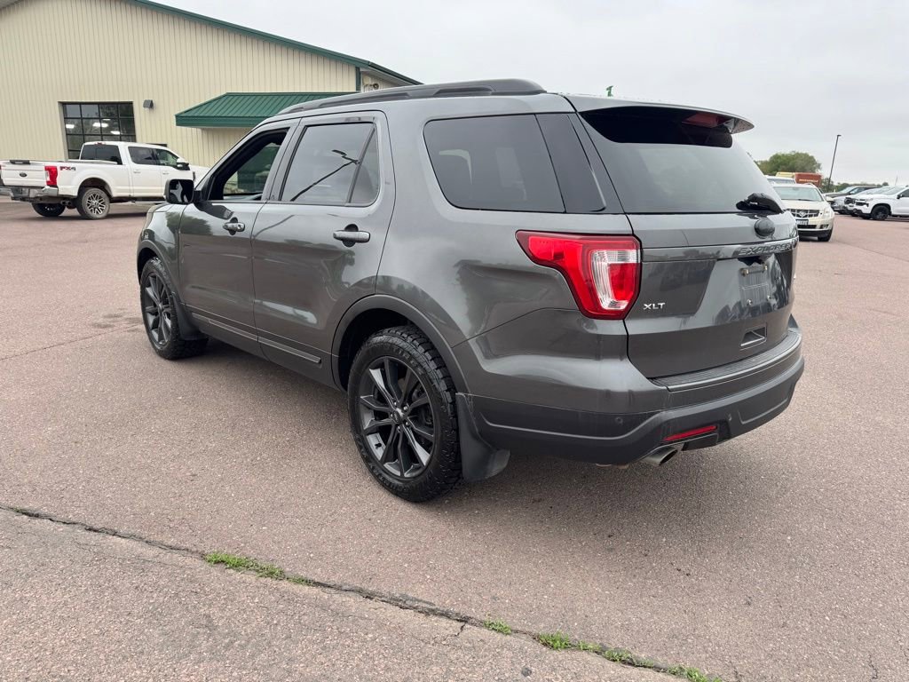 Used 2018 Ford Explorer XLT w/ Equipment Group 202A AWD/4WD image 9