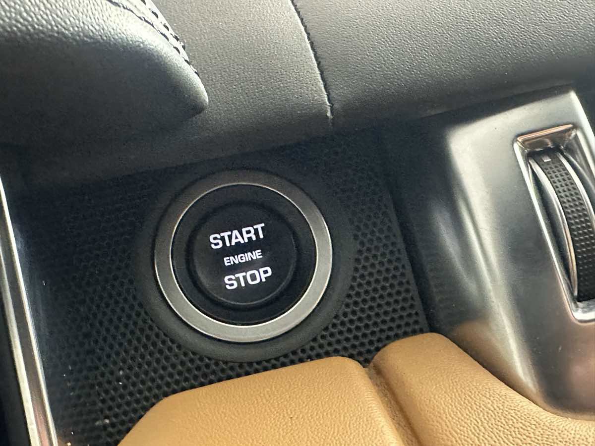 Used 2020 Land Rover Range Rover Sport SVR image 36