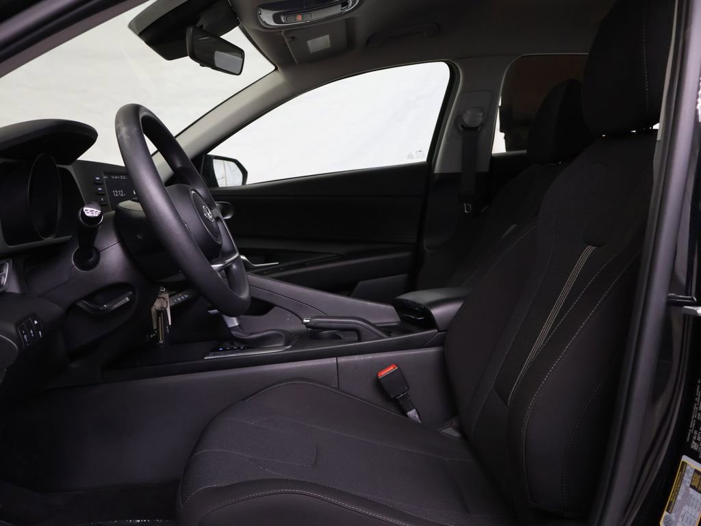 Used 2021 Hyundai Elantra SE w/ Cargo Package image 16