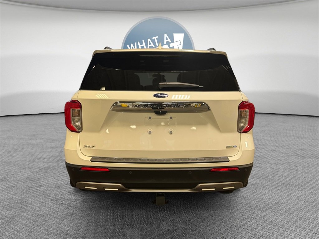 Used 2020 Ford Explorer XLT w/ Equipment Group 202A image 5