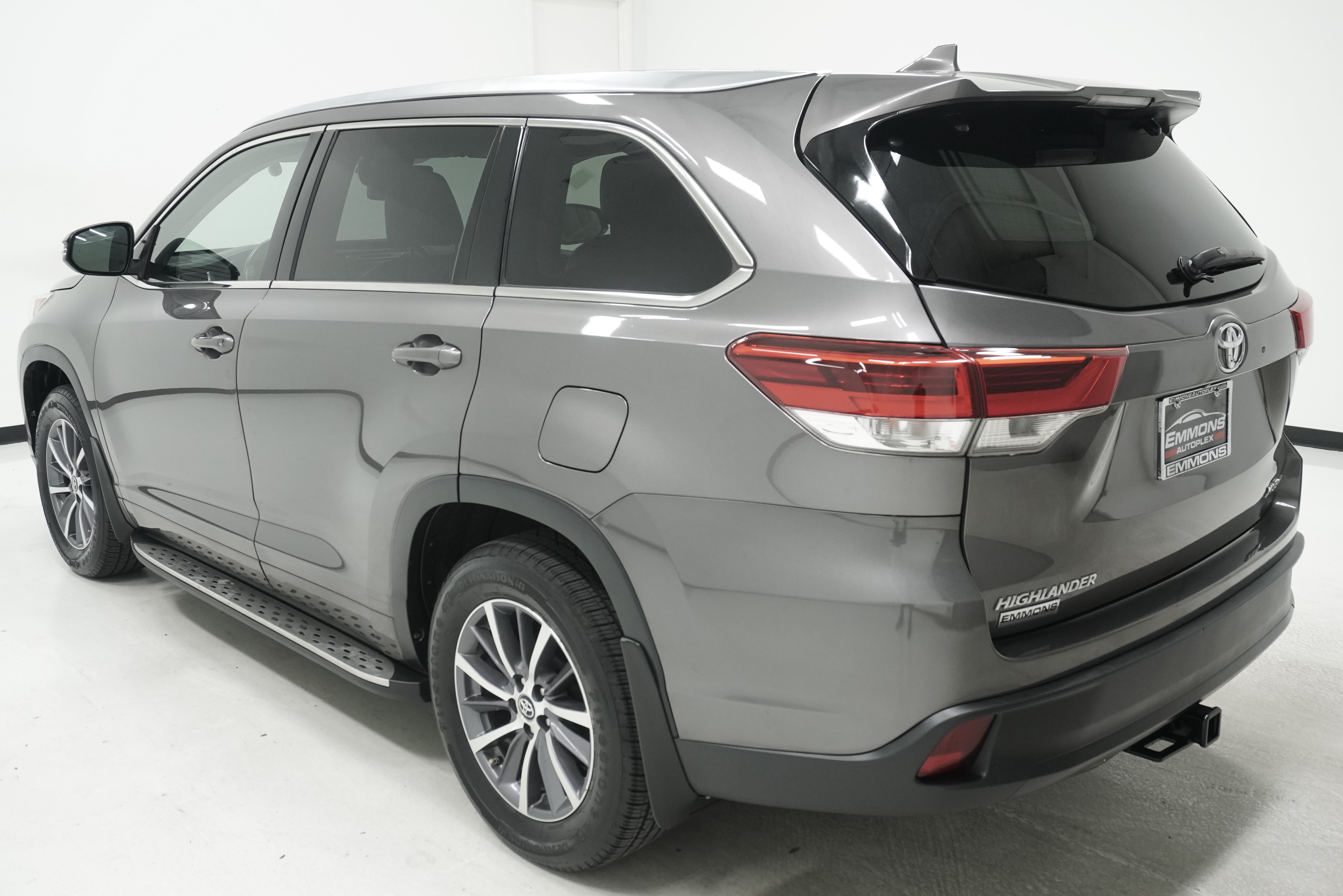 Used 2017 Toyota Highlander XLE AWD/4WD image 6