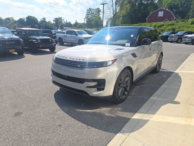 Used 2024 Land Rover Range Rover Sport SE AWD/4WD image 3