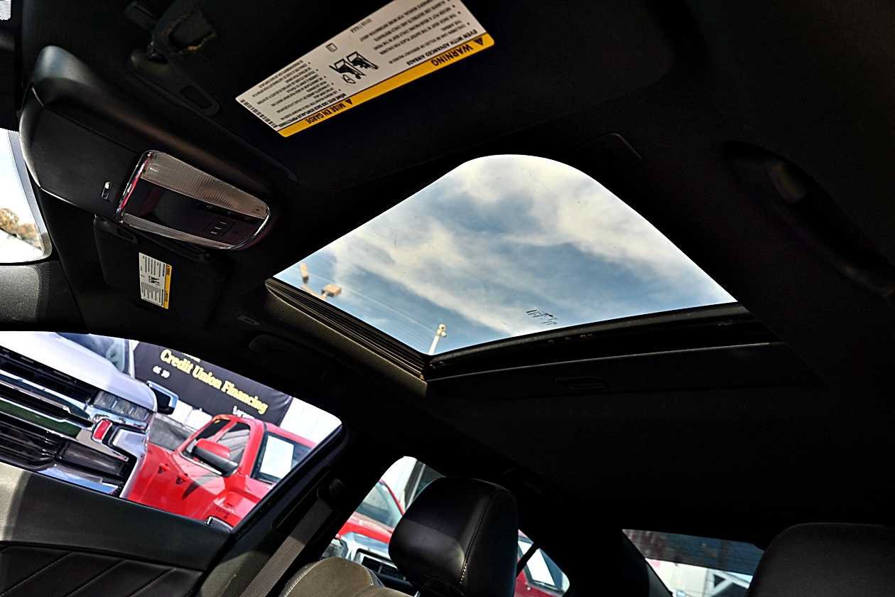 Used 2017 Dodge Charger R/T Scat Pack w/ Technology Group RWD image 9