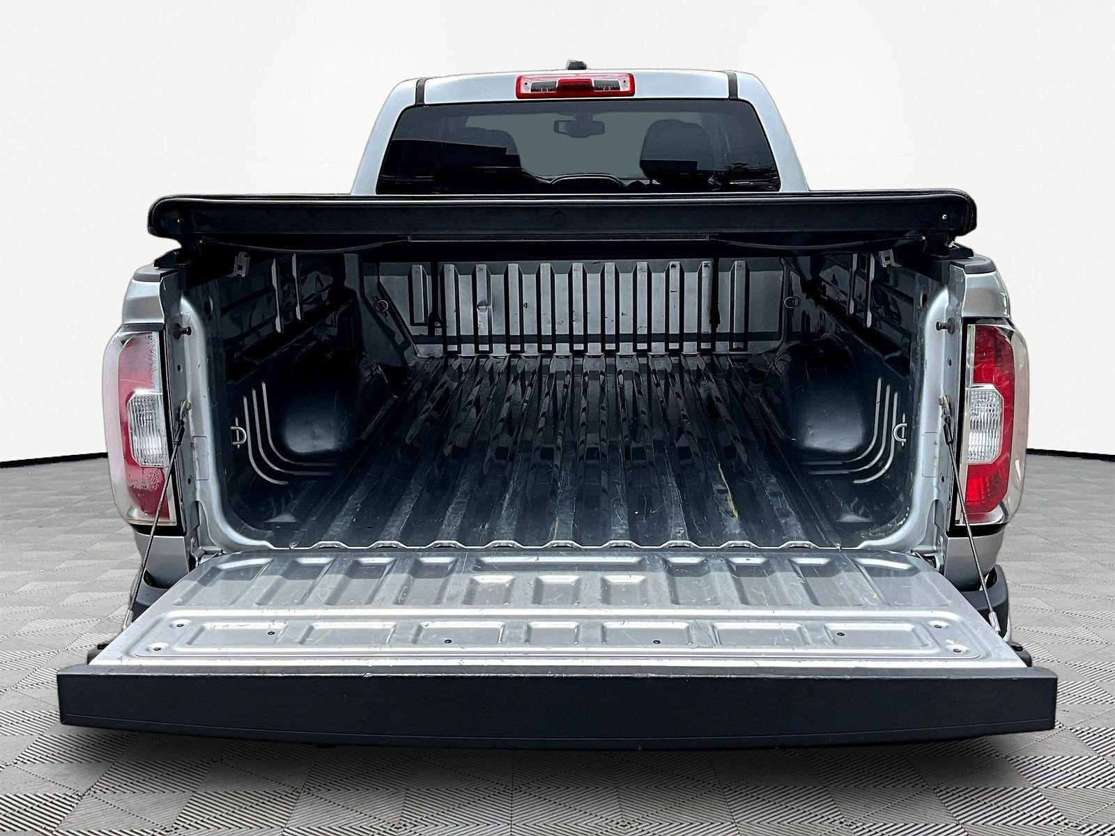 Used 2015 GMC Canyon SLE w/ All-Terrain Package AWD/4WD image 7