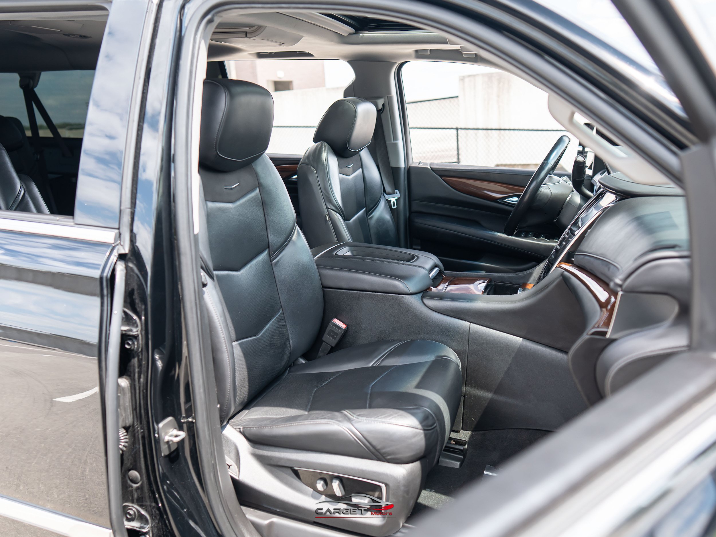 Used 2018 Cadillac Escalade ESV Luxury RWD image 17