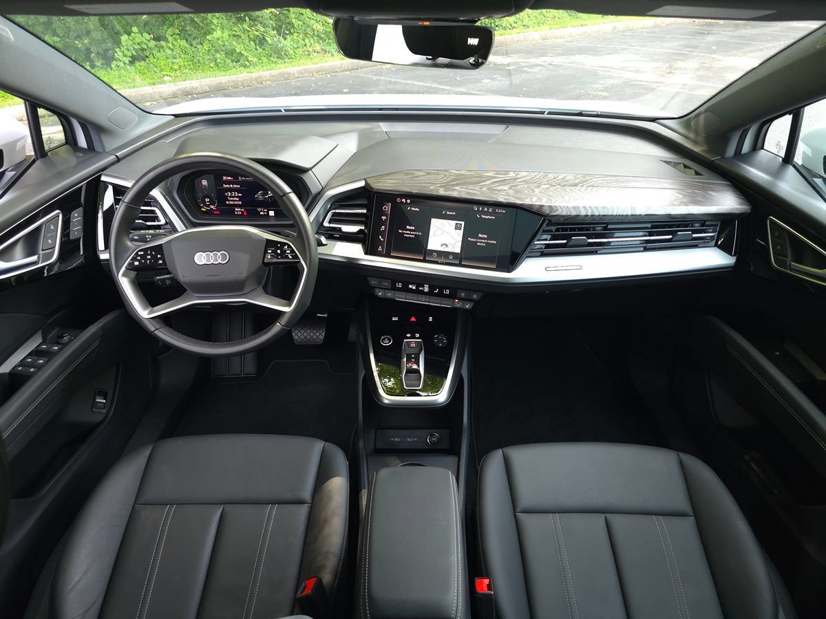 Used 2026 Audi Q4 e-tron Premium w/ Convenience Package AWD/4WD image 10
