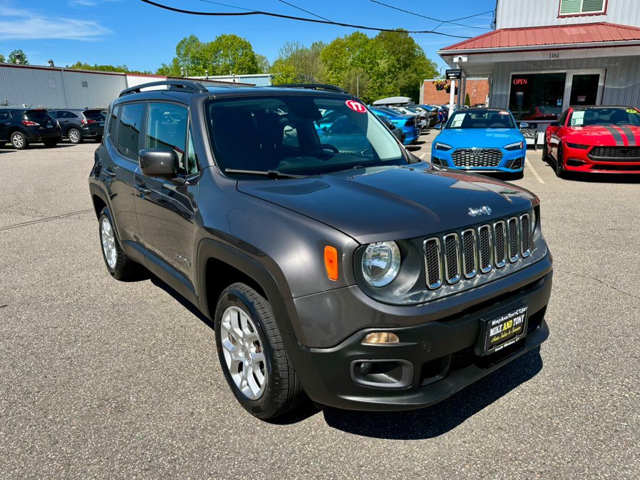 Used 2017 Jeep Renegade Latitude AWD/4WD image 3