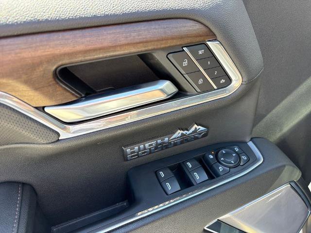 Used 2023 Chevrolet Silverado 1500 High Country w/ High Country Premium Package AWD/4WD image 17