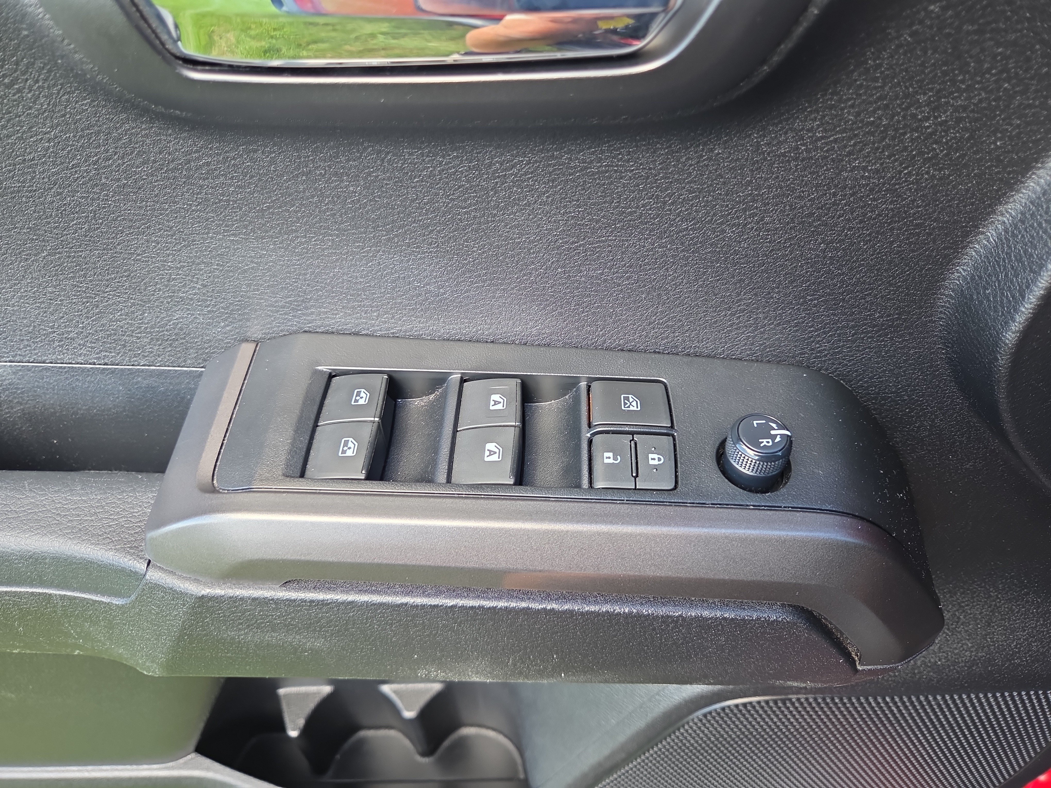 Certified 2022 Toyota Tacoma TRD Off-Road AWD/4WD image 28
