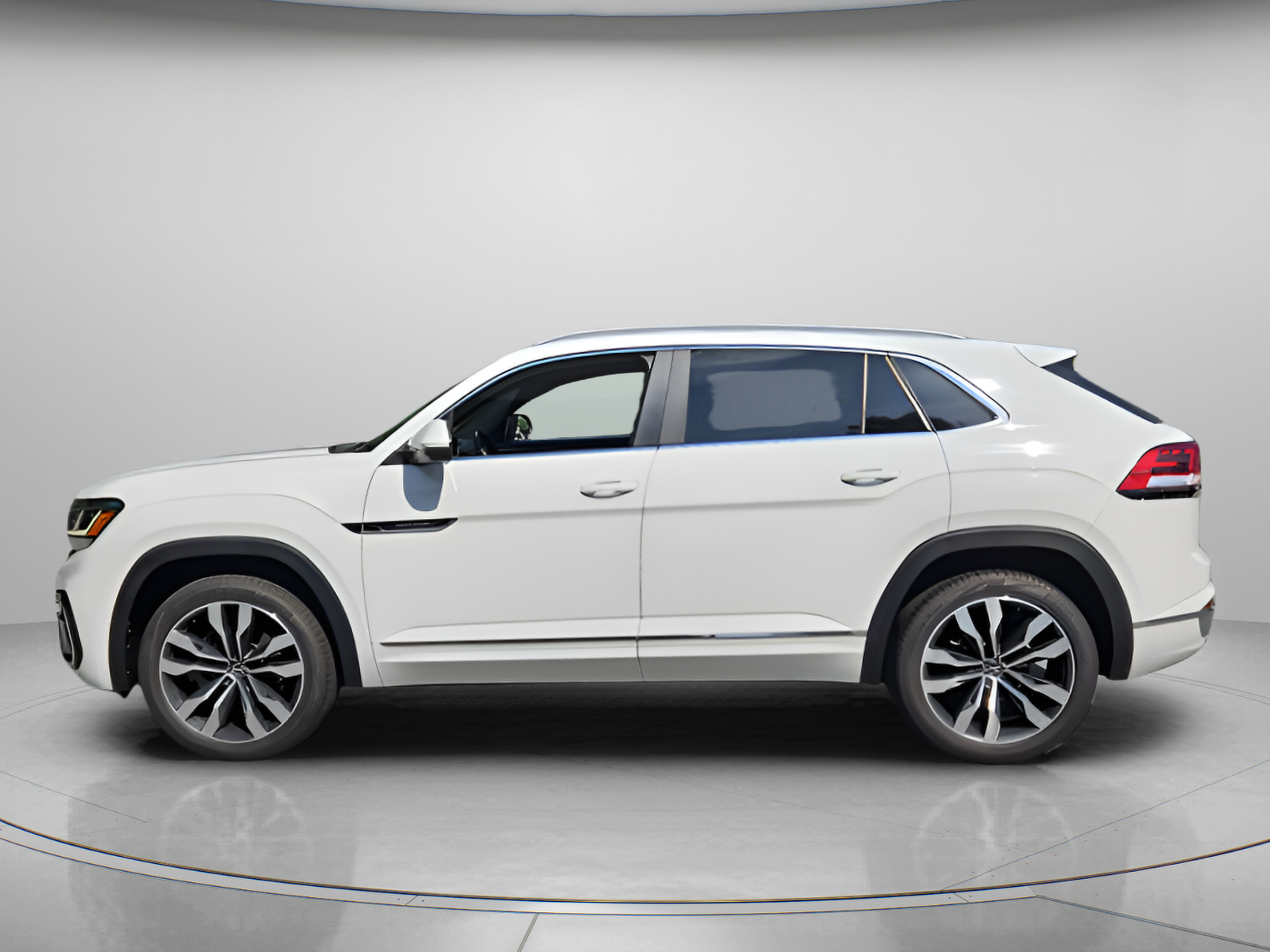 Certified 2021 Volkswagen Atlas Cross Sport SEL R-Line FWD image 2