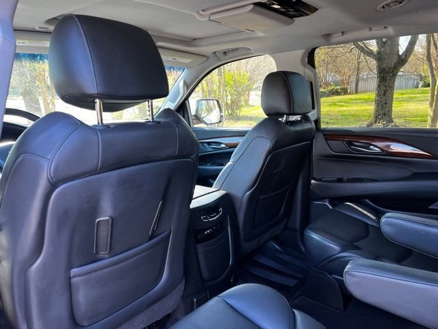 Used 2016 Cadillac Escalade Luxury AWD/4WD image 14