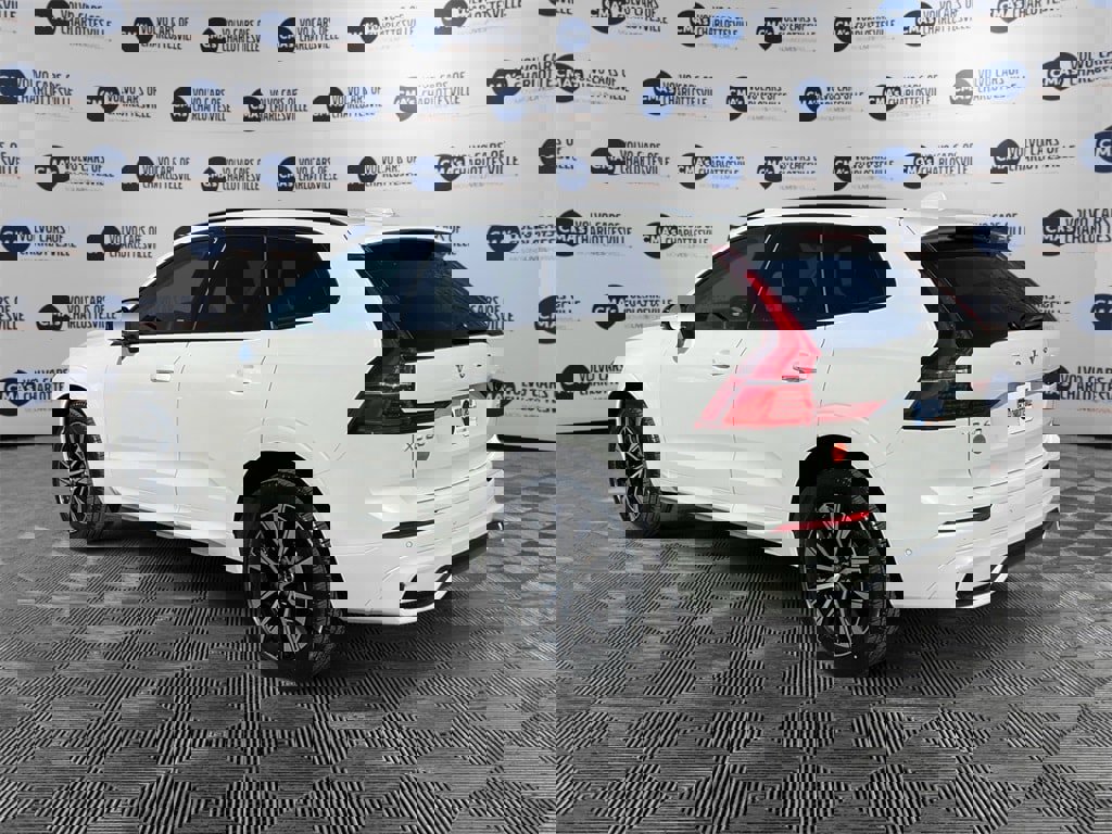 Certified 2023 Volvo XC60 B5 Plus image 3