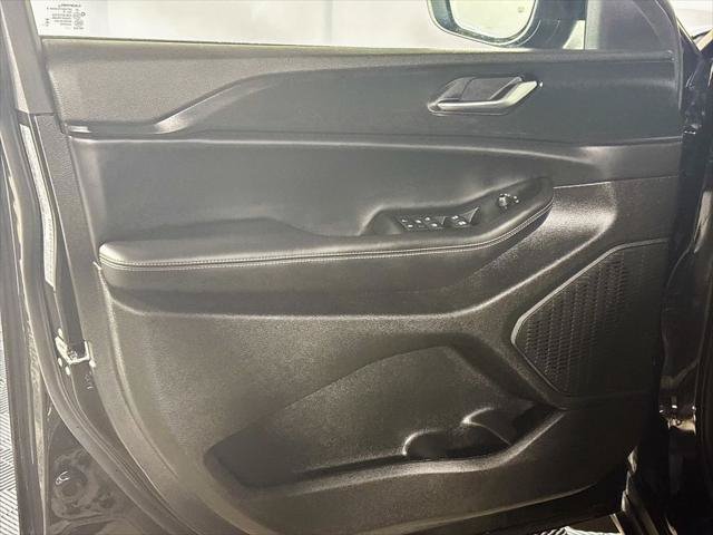 Certified 2025 Jeep Grand Cherokee Laredo w/ MOPAR Finishing Package AWD/4WD image 11