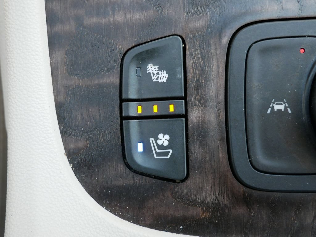 Used 2023 GMC Acadia Denali AWD/4WD image 25