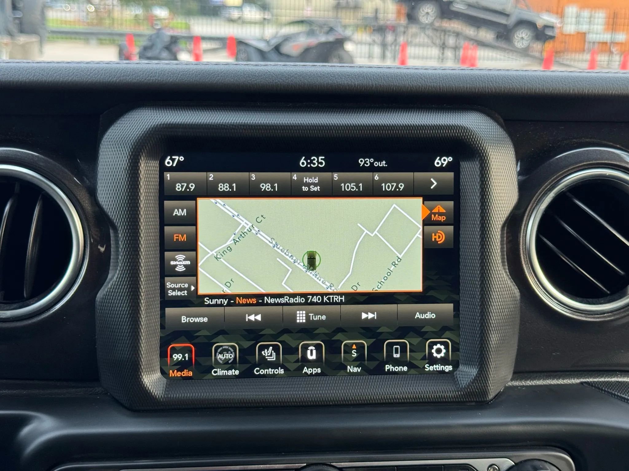 Used 2022 Jeep Wrangler Unlimited Rubicon w/ Dual Top Group image 43