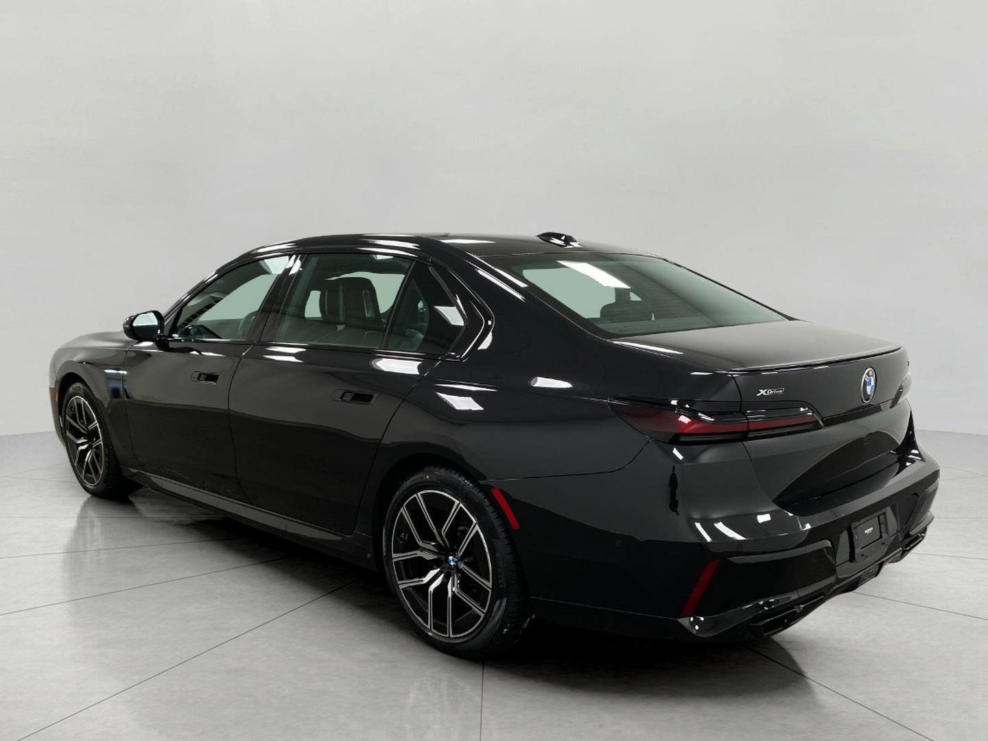 Certified 2023 BMW 760i xDrive w/ Executive Package image 7