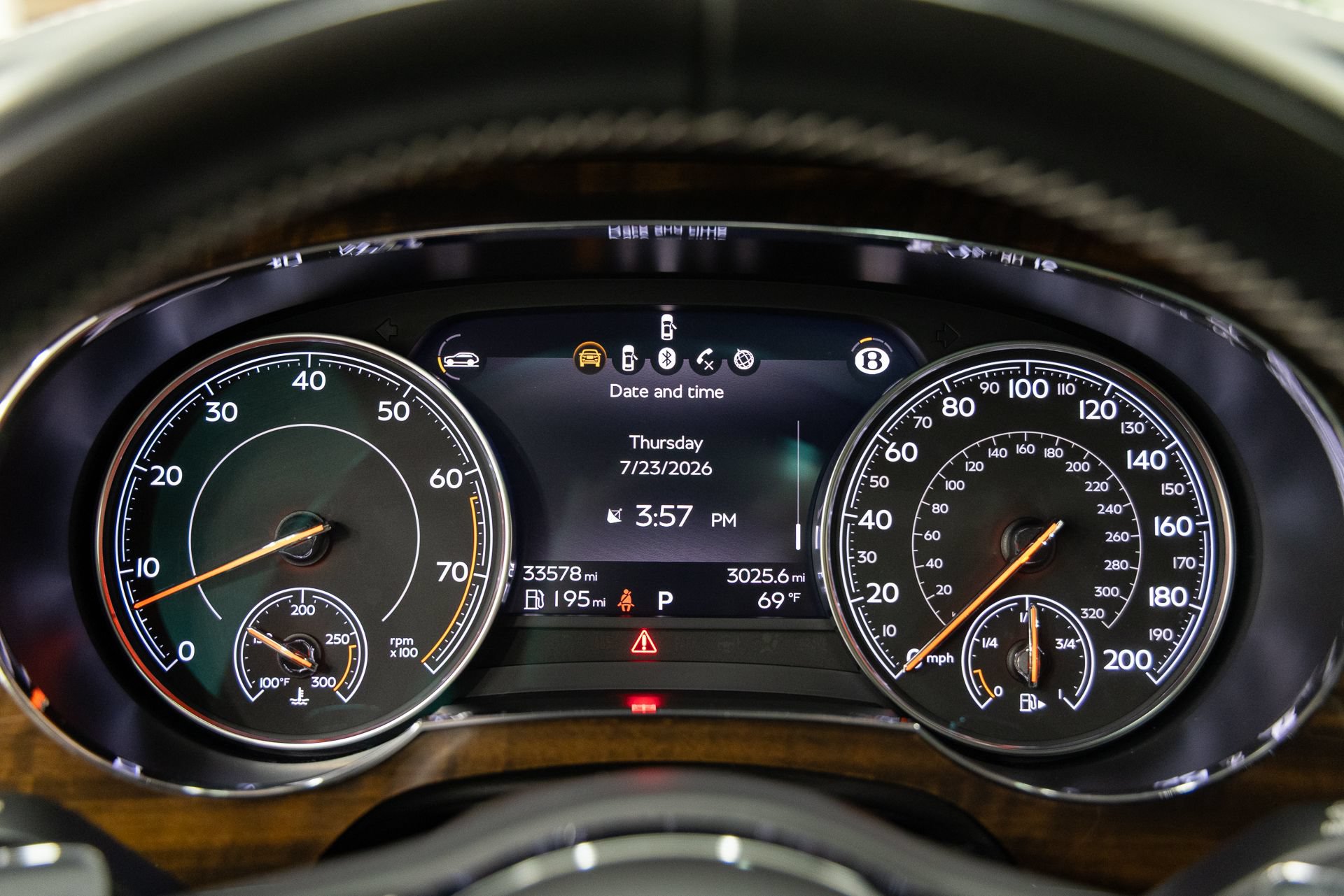 Used 2018 Bentley Bentayga AWD/4WD image 17