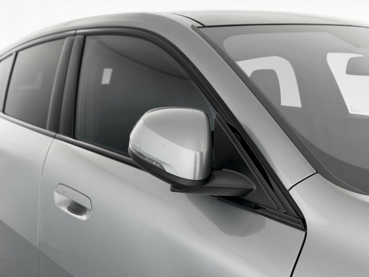 Used 2025 BMW X2 xDrive28i w/ M Sport Package image 39