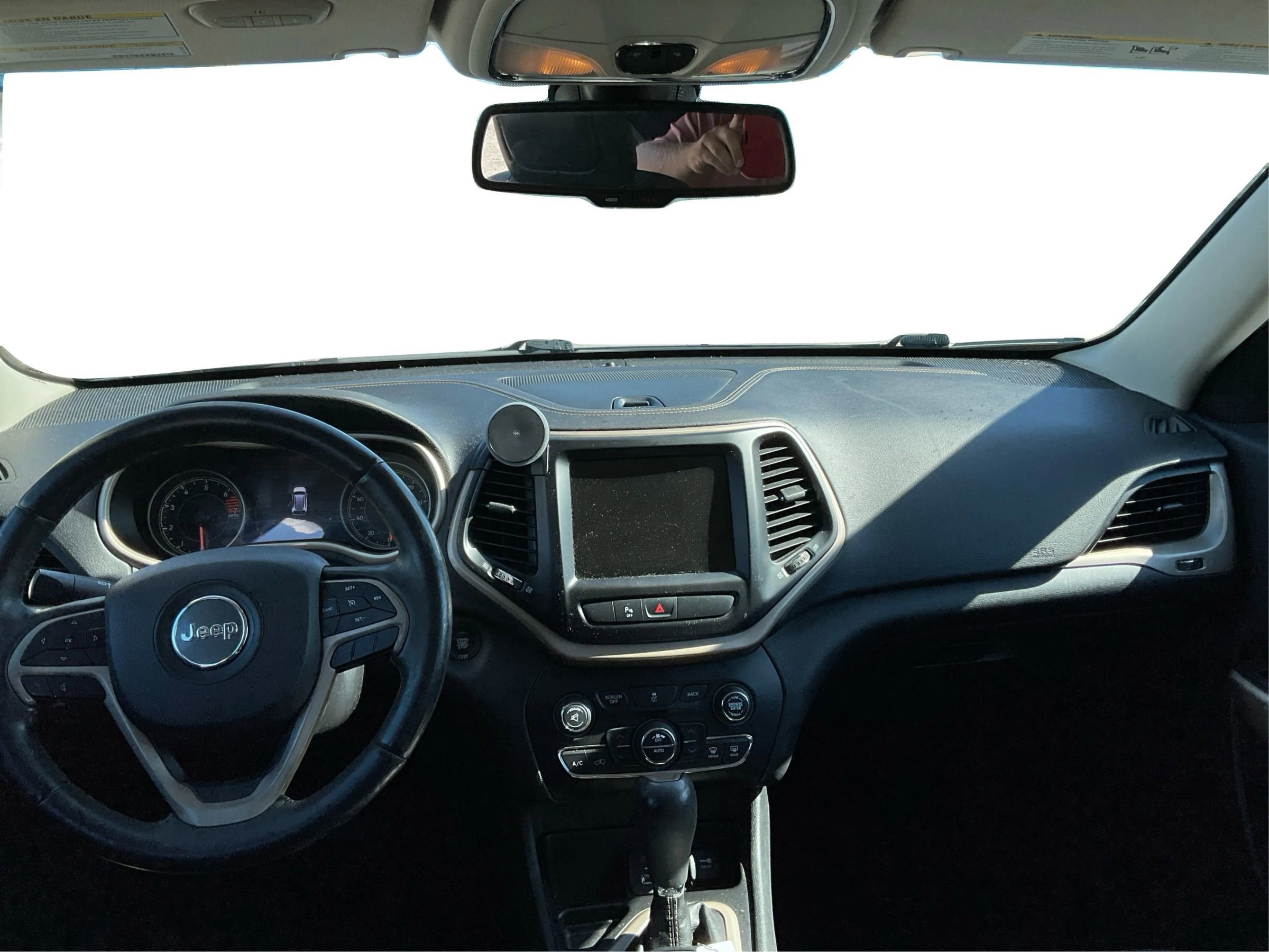 Used 2018 Jeep Cherokee Limited FWD image 22