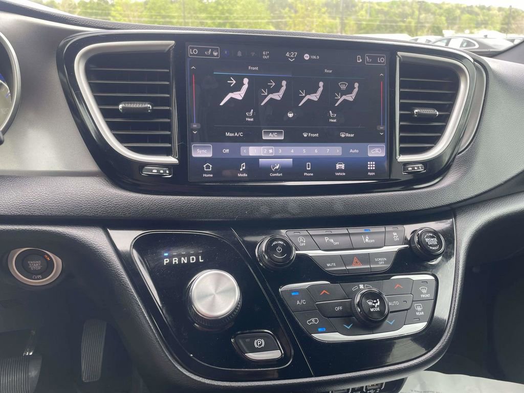 Used 2025 Chrysler Pacifica Select image 20