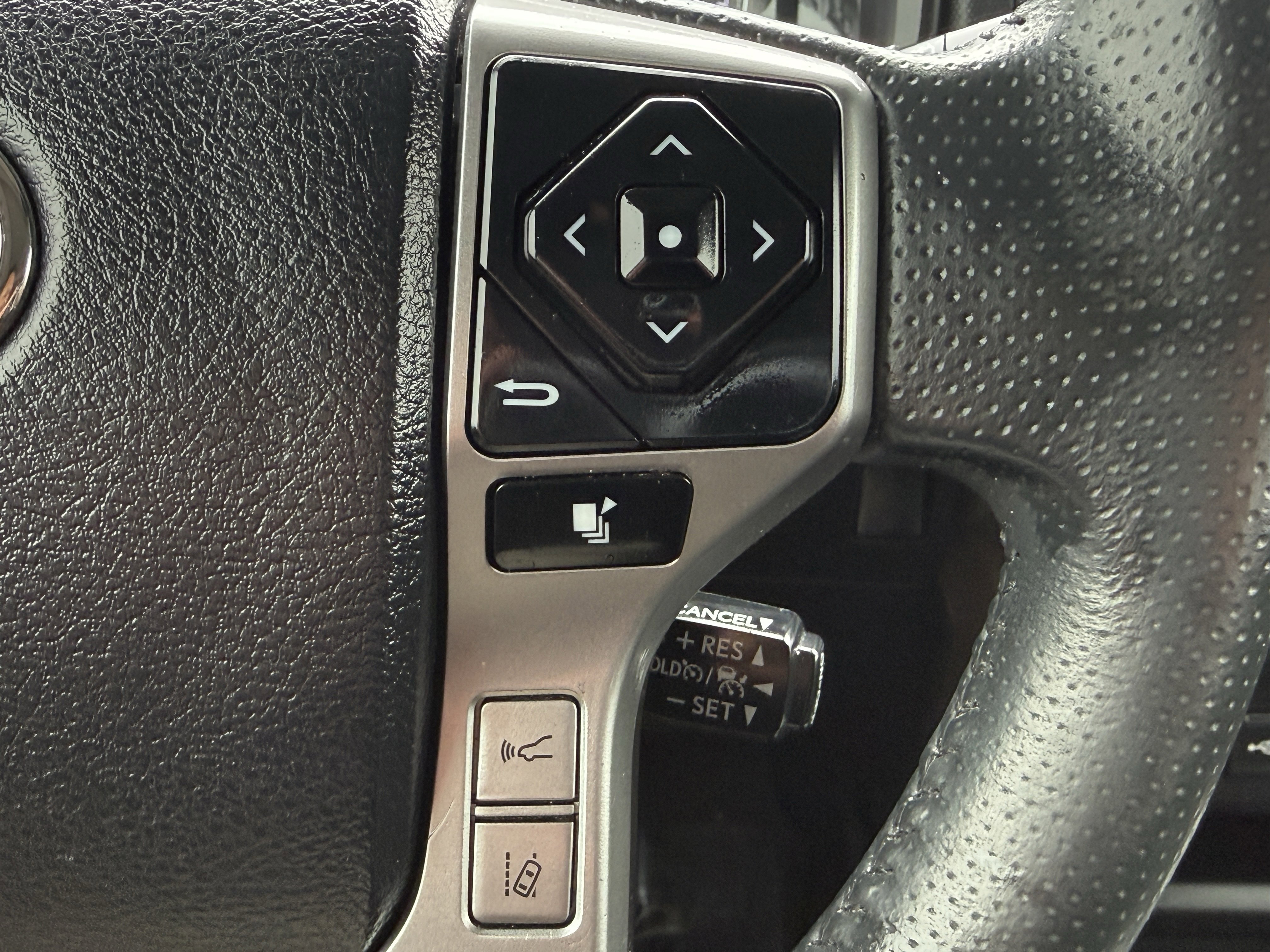 Used 2022 Toyota 4Runner Limited image 33