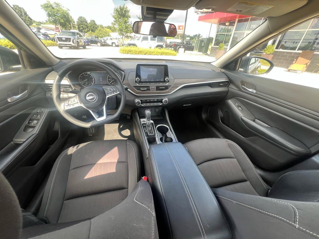 Used 2024 Nissan Altima 2.5 SV FWD image 10