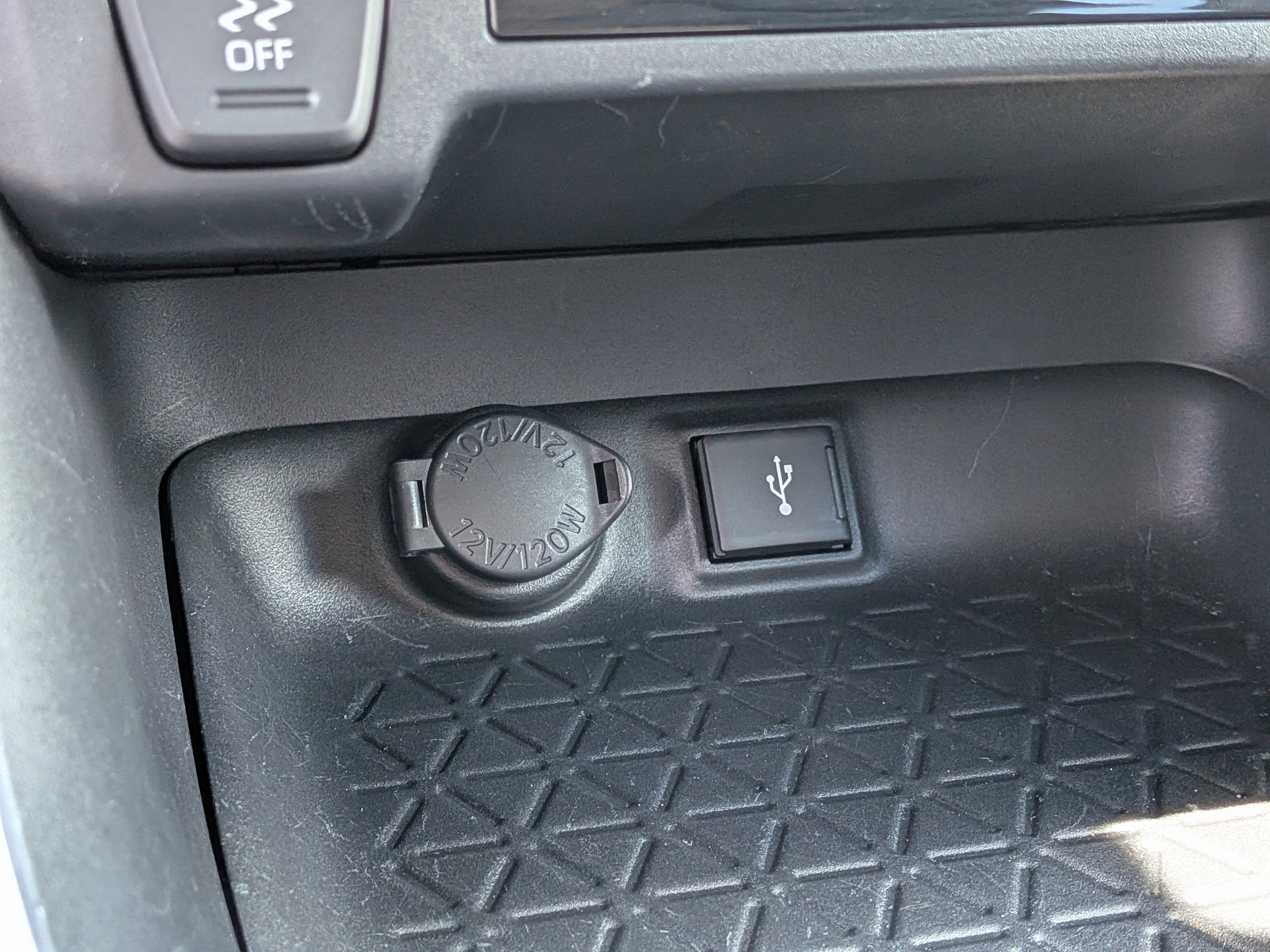 Used 2022 Toyota RAV4 LE FWD image 28