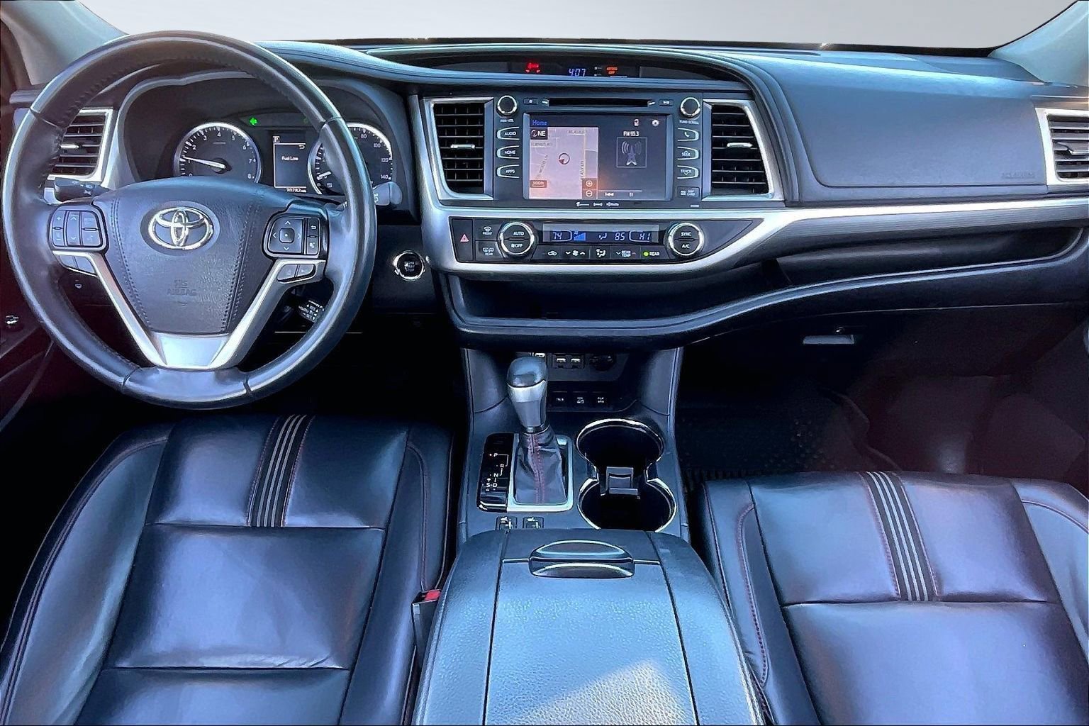 Used 2019 Toyota Highlander AWD V6 image 12
