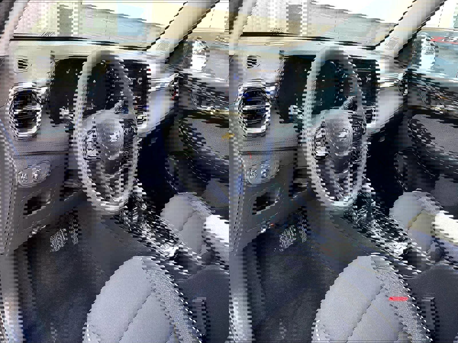 Used 2025 Chevrolet TrailBlazer LT AWD/4WD image 8