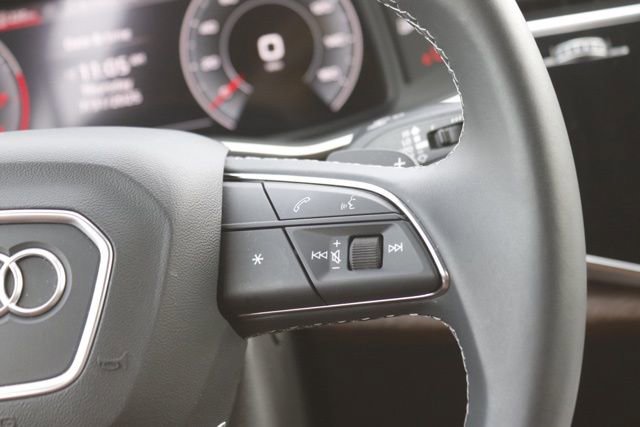 Used 2024 Audi Q8 Premium image 22