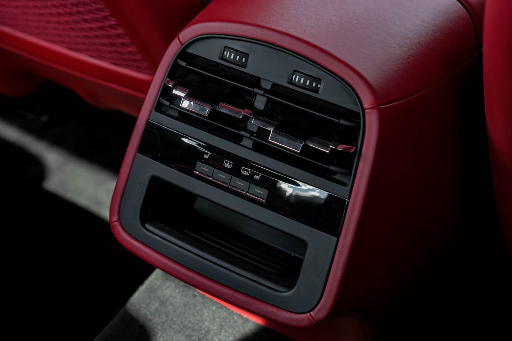 Used 2022 Maserati Quattroporte Trofeo image 41