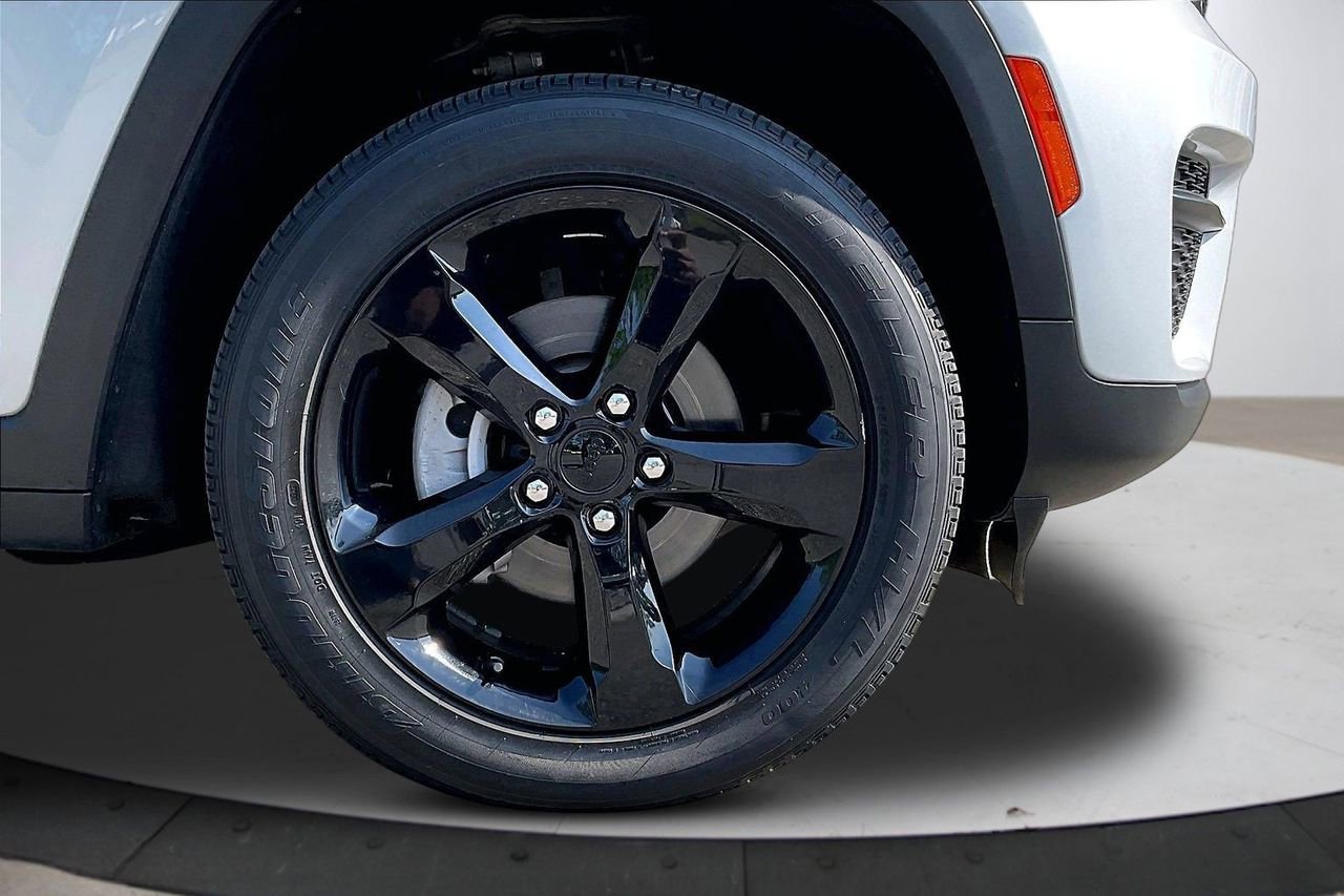 Certified 2023 Jeep Grand Cherokee Altitude AWD/4WD image 35