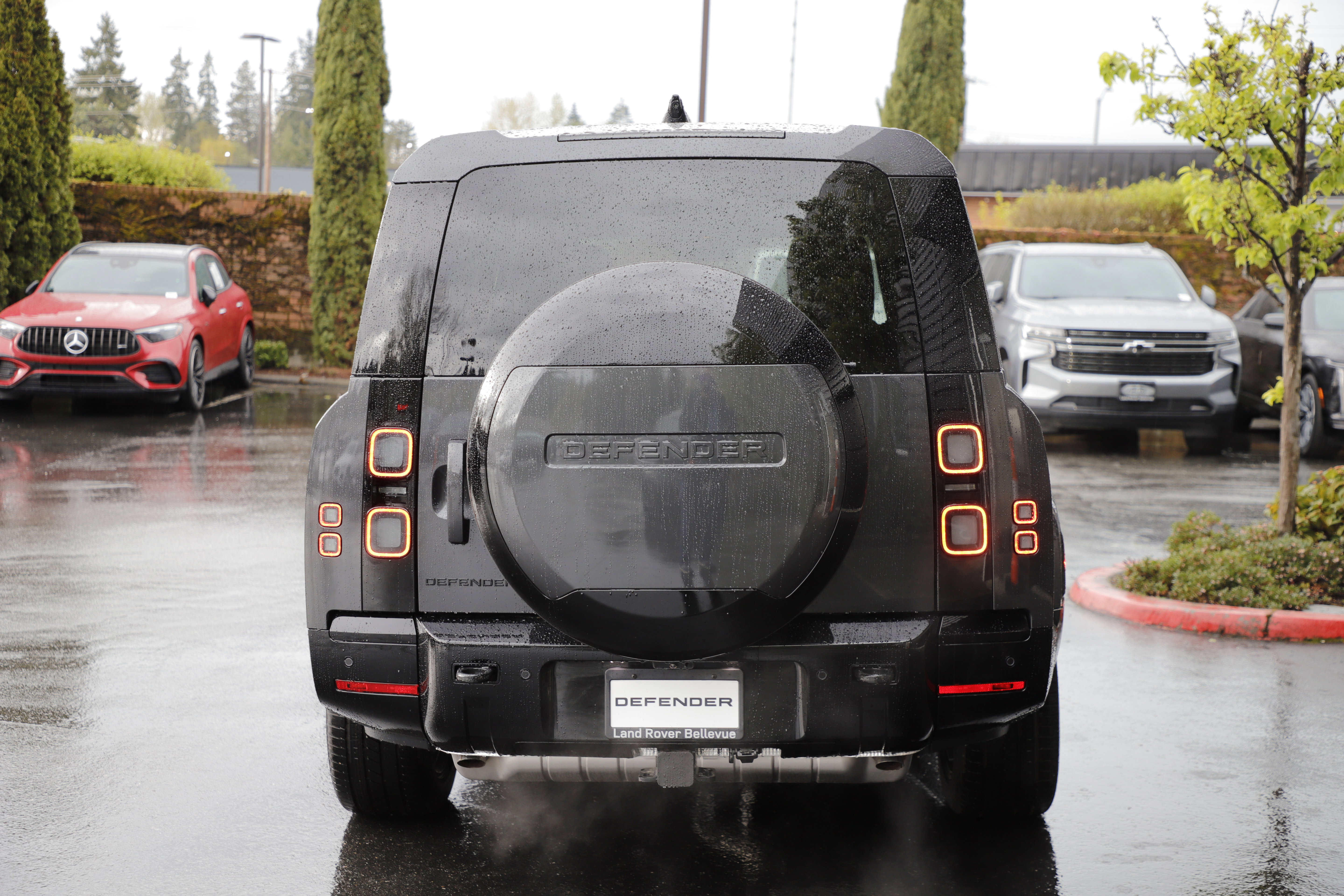 New 2026 Land Rover Defender 130 X-Dynamic SE AWD/4WD image 5