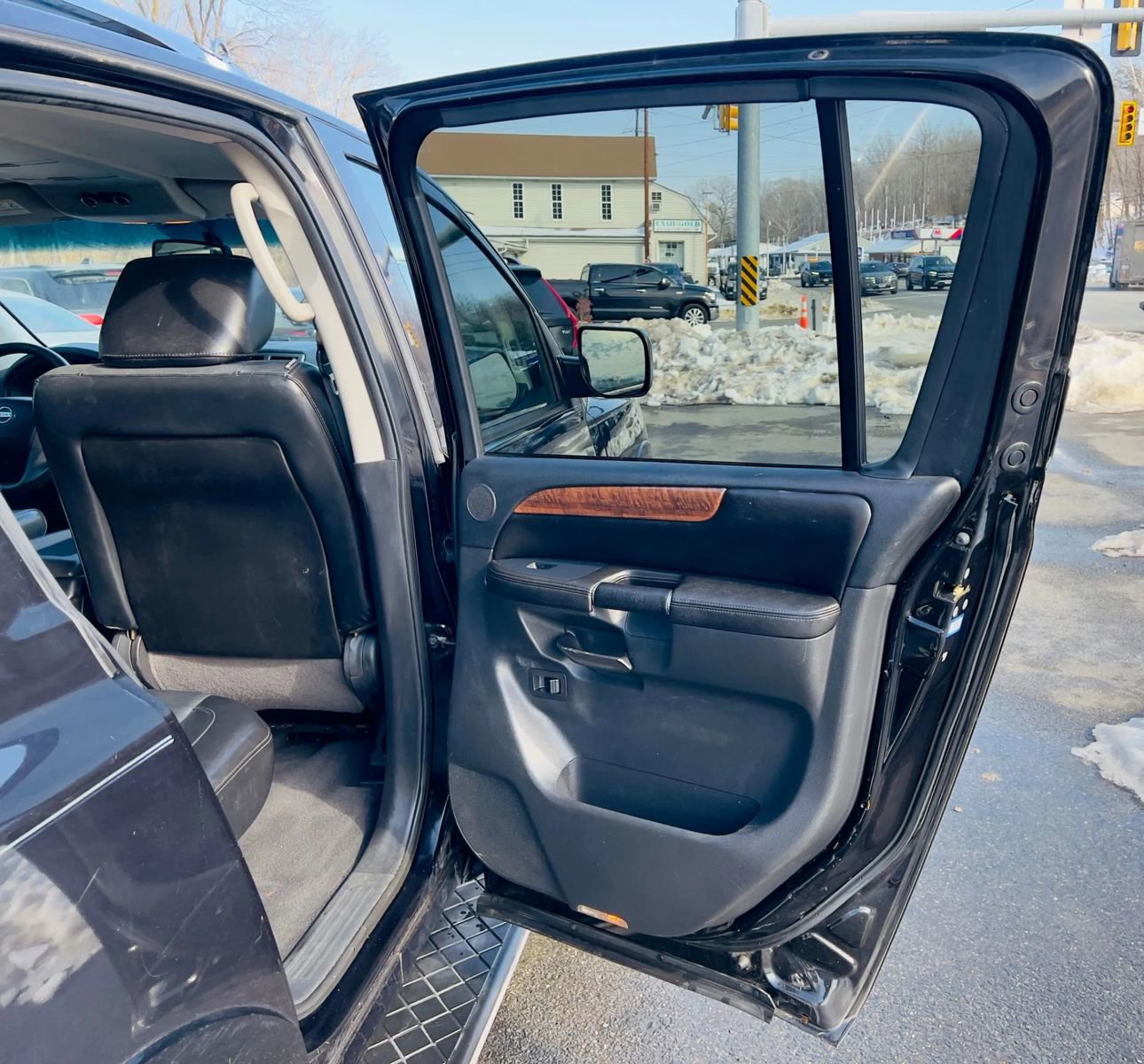 Used 2014 Nissan Armada SL image 17