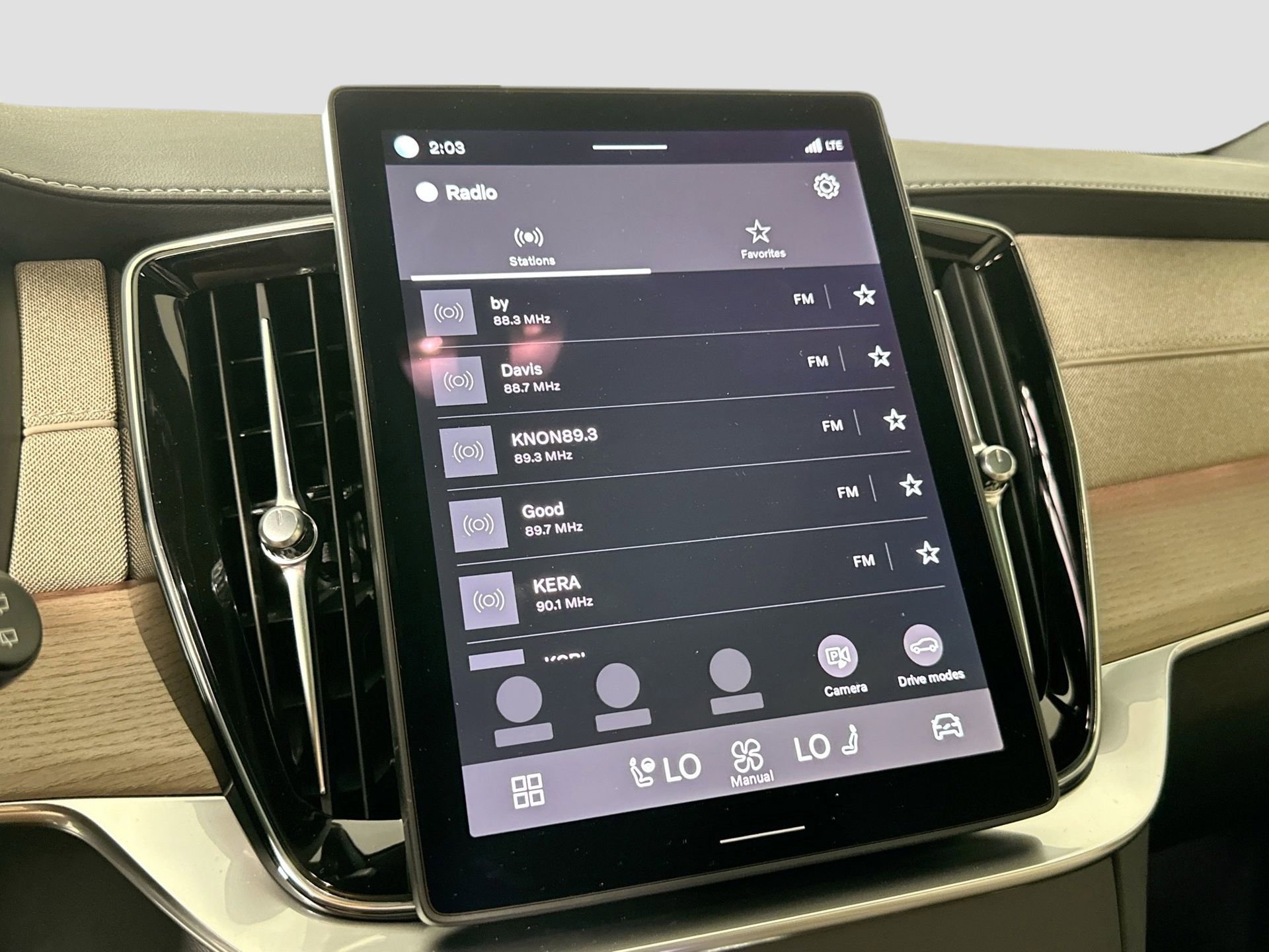 New 2026 Volvo XC90 B5 Plus w/ Protection Package Premier AWD/4WD image 14