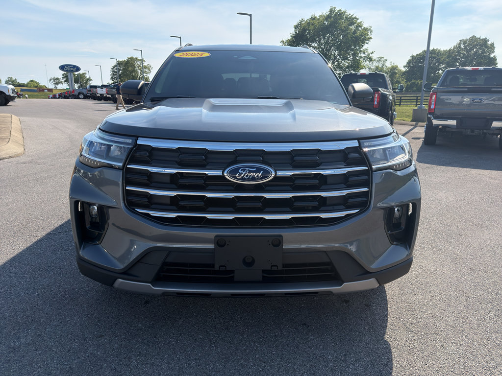 Certified 2025 Ford Explorer Active w/ Active Comfort Package RWD image 2
