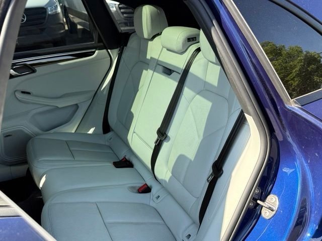 Used 2025 Porsche Macan AWD/4WD image 18