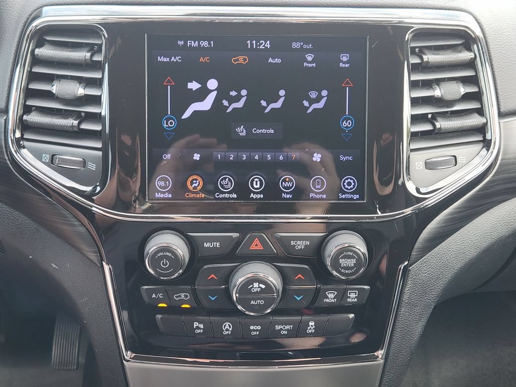 Used 2021 Jeep Grand Cherokee Laredo X AWD/4WD image 19