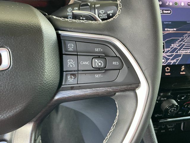 Used 2023 Jeep Grand Cherokee Limited AWD/4WD image 29