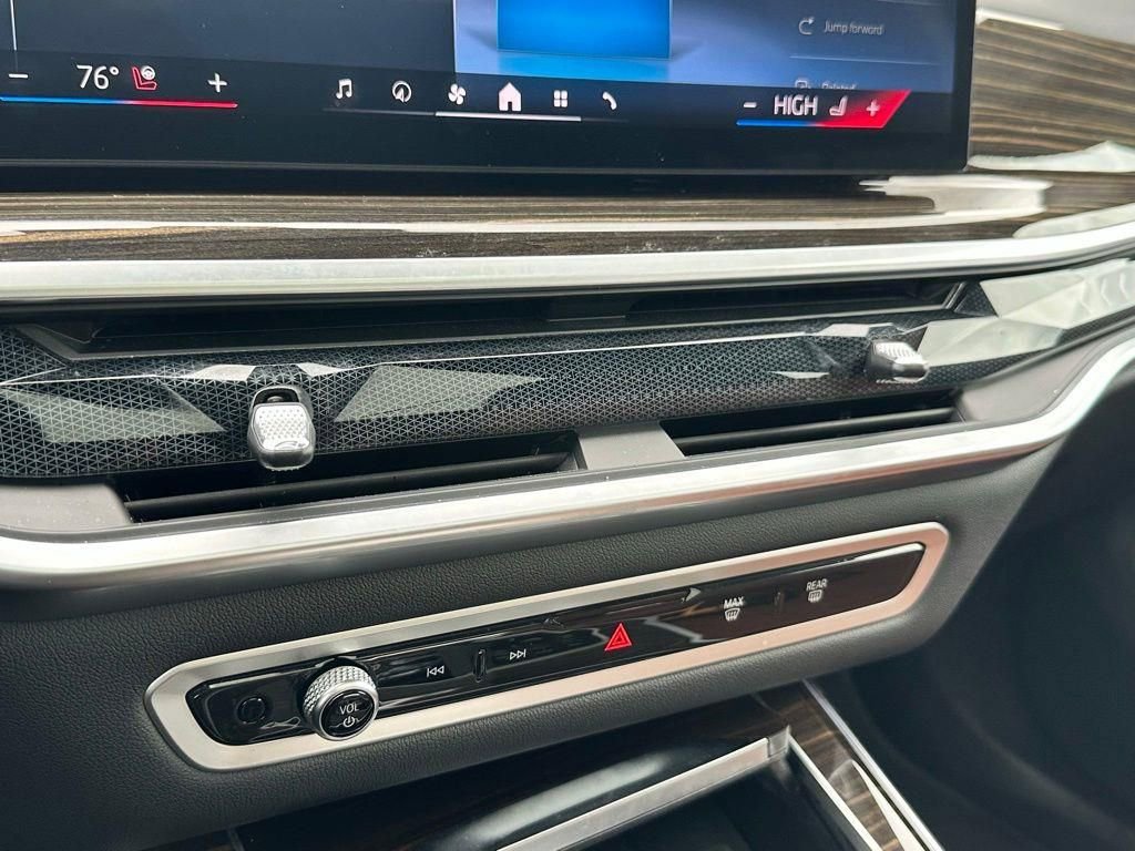 Used 2024 BMW X7 xDrive40i w/ Executive Package image 21