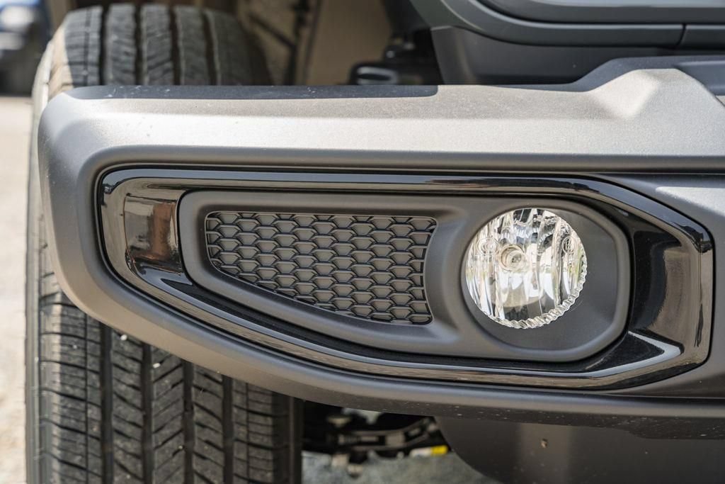 New 2025 Jeep Gladiator Sport AWD/4WD image 13