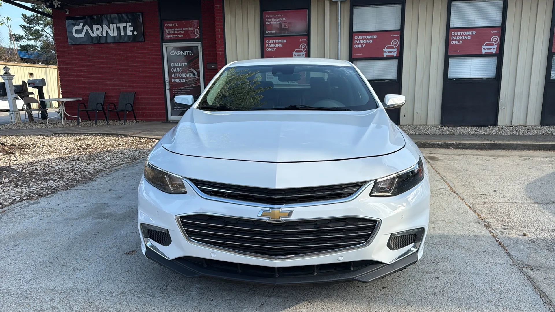 Used 2017 Chevrolet Malibu LT w/ Leather Package image 2