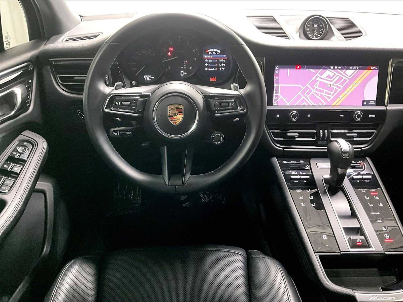 Used 2025 Porsche Macan image 15