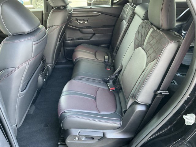 Used 2026 Honda Pilot Black Edition image 13