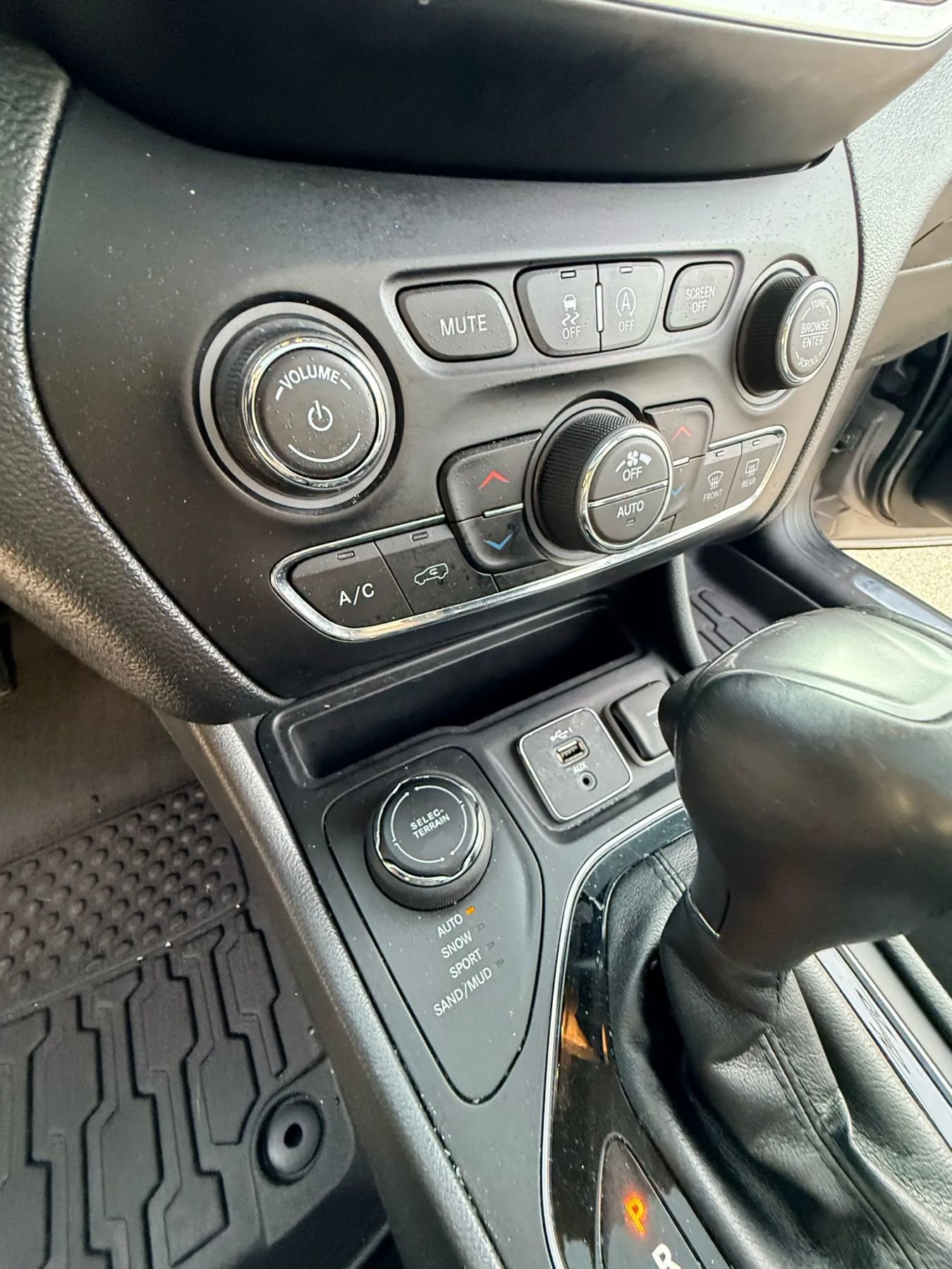 Used 2020 Jeep Cherokee Limited image 57