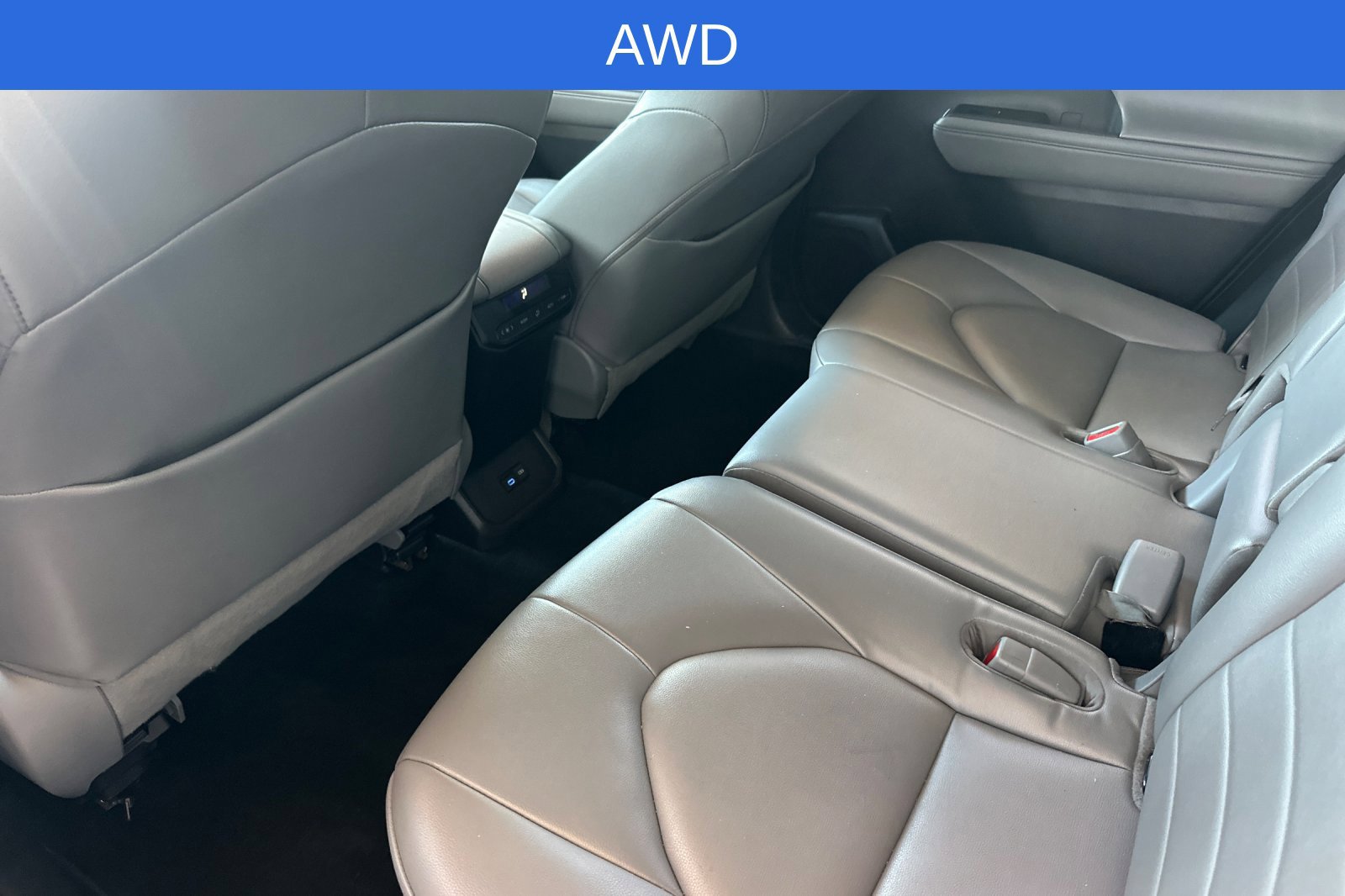 Used 2022 Toyota Highlander XLE AWD/4WD image 14