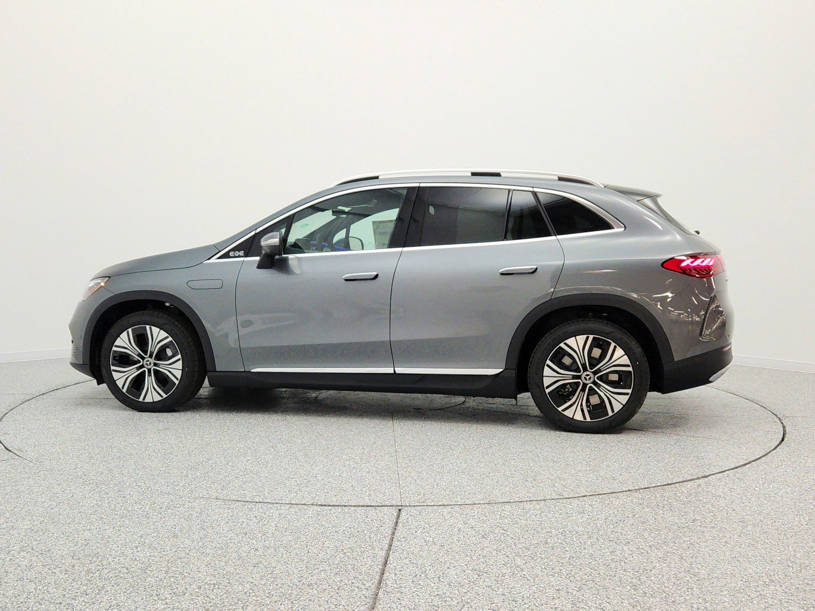 New 2026 Mercedes-Benz EQE 320 4MATIC SUV image 8