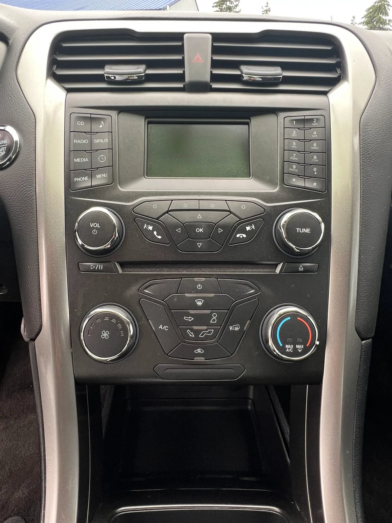 Used 2018 Ford Fusion SE FWD image 23