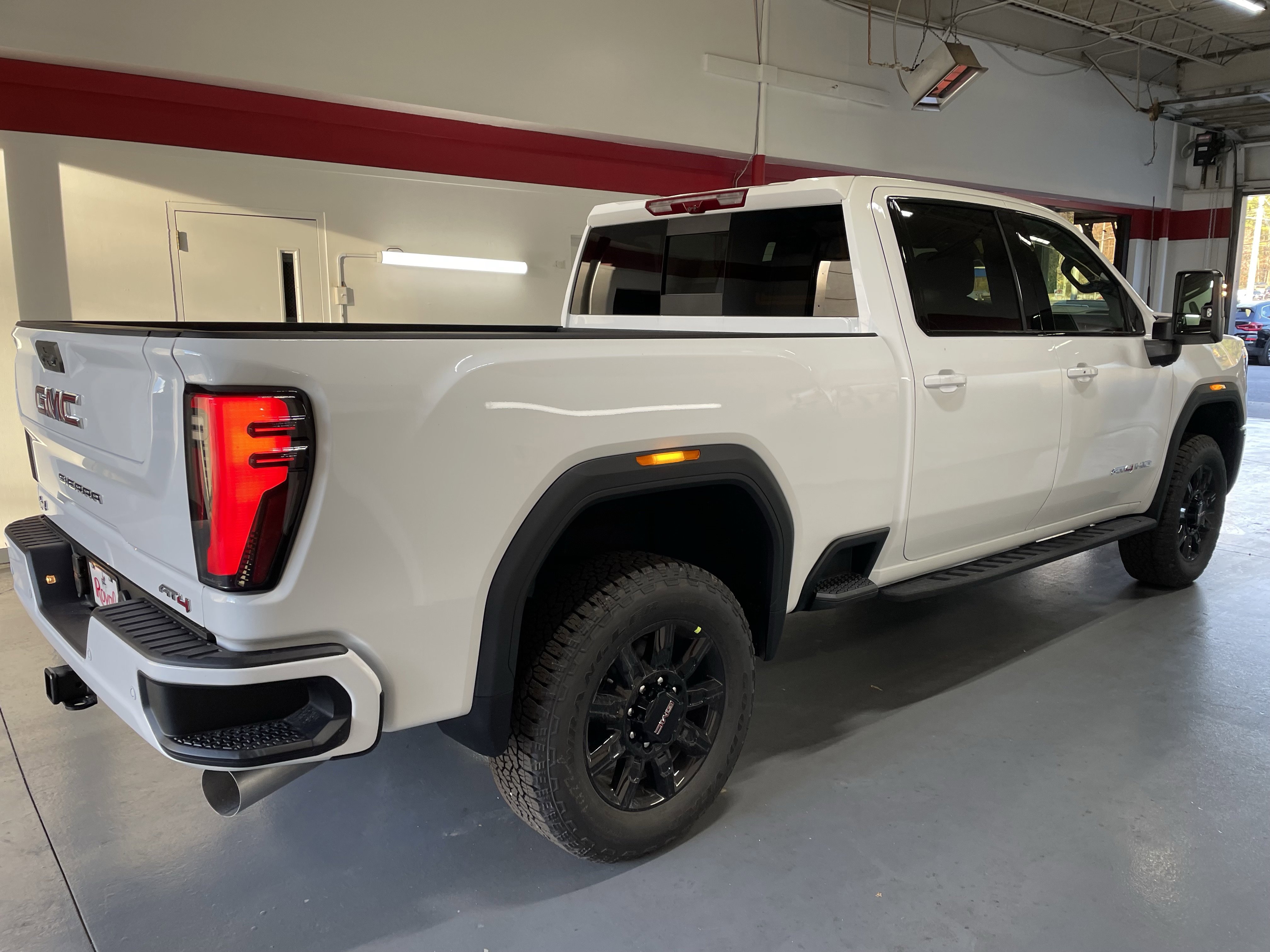 New 2026 GMC Sierra 2500 AT4 w/ AT4 Premium Plus Package image 4