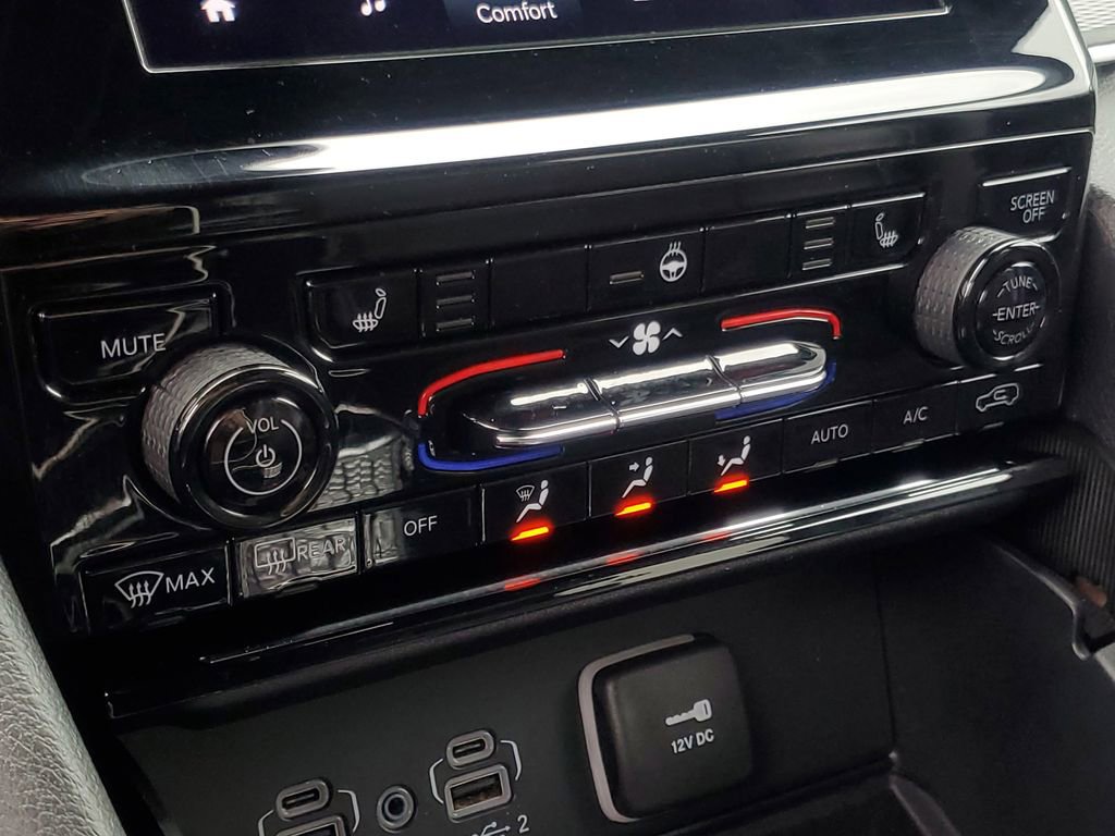 Used 2024 Jeep Grand Cherokee Altitude image 24